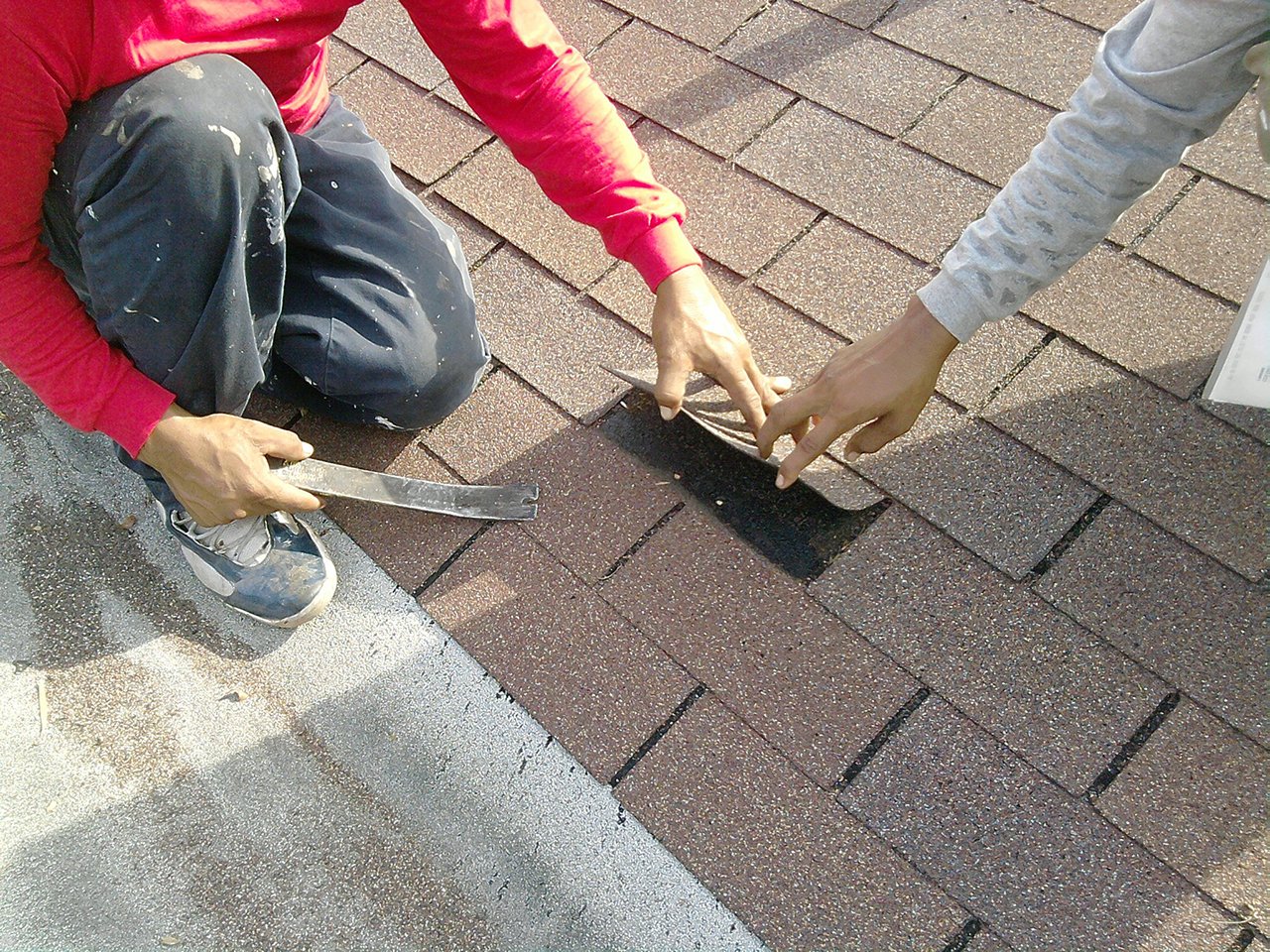 Ремонт битумной черепицы в Московской области